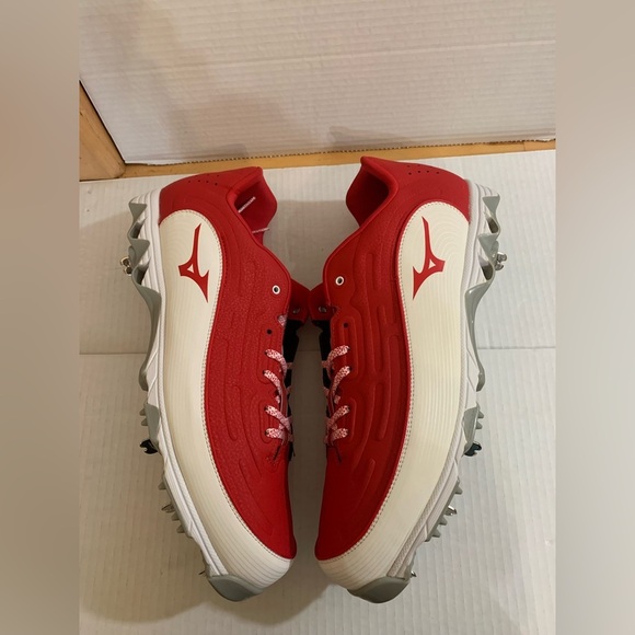 New Men's Mizuno 9 Spike Ambition 3 Athletic Shoes Cleats Red Size 15 - Picture 5 of 8